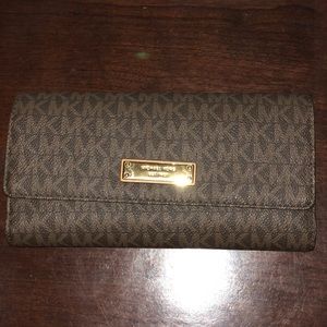 Authentic Michael Kors wallet 👛!